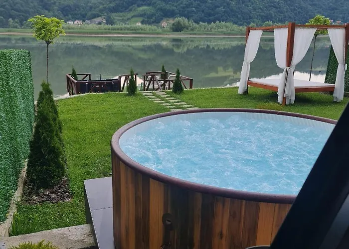 Unique Lake House Paradiso